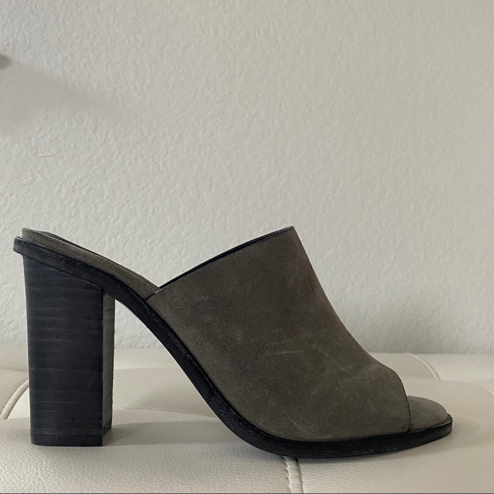 ELYSE WALKER Grey Suede OpenToe Block Heel Mules 7